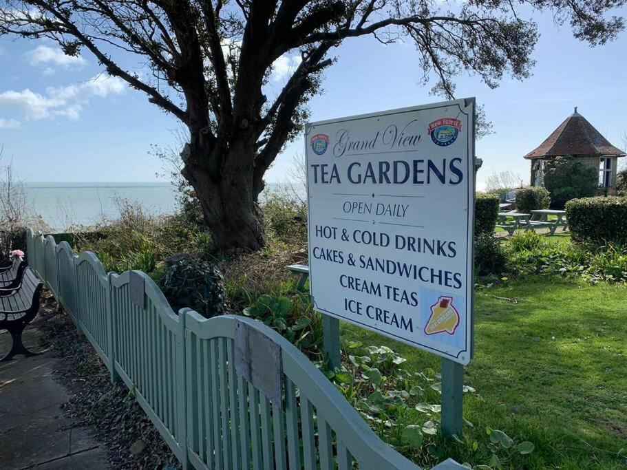 1 Bed Apartment - Sea View Shanklin Exterior photo